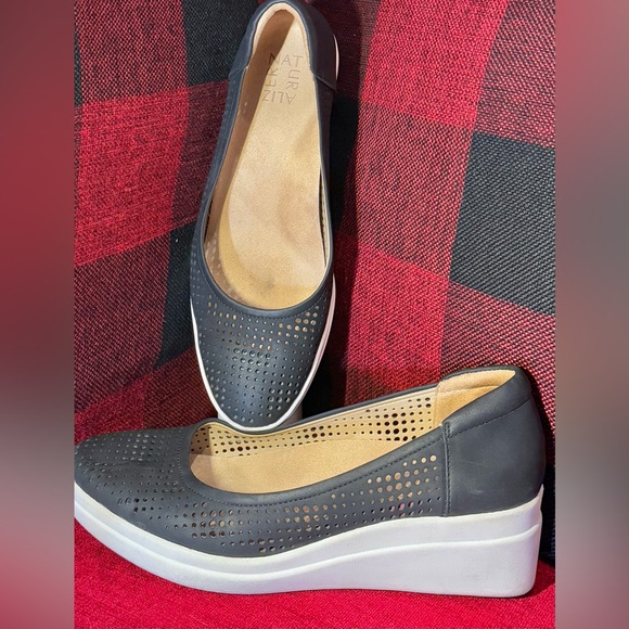 Naturalizer “Sam 2” wedge slip ons - Picture 4 of 6
